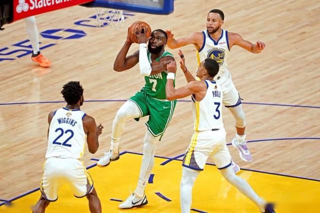 崔永熙NBA季前赛首秀 出场8分钟贡献1分2篮板